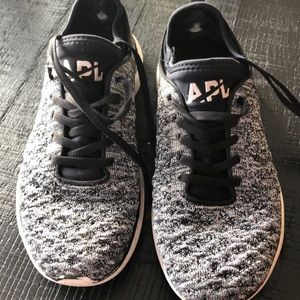 Lululemon APL tennis shoes
